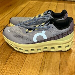 Womens On Cloud- Cloud Monster. Size 8